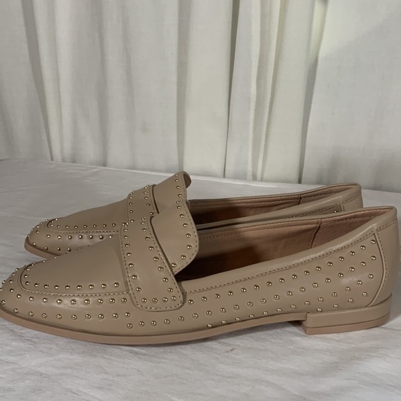 NIB Chelsea & Violet Lisle Studded Leather Loafer Flats, 8 - Picture 3 of 11